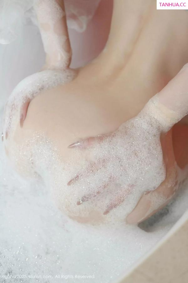   [XiuRen]高清写真图 2025.03.19 No.10037 阿汁 美腿性感第68张图片